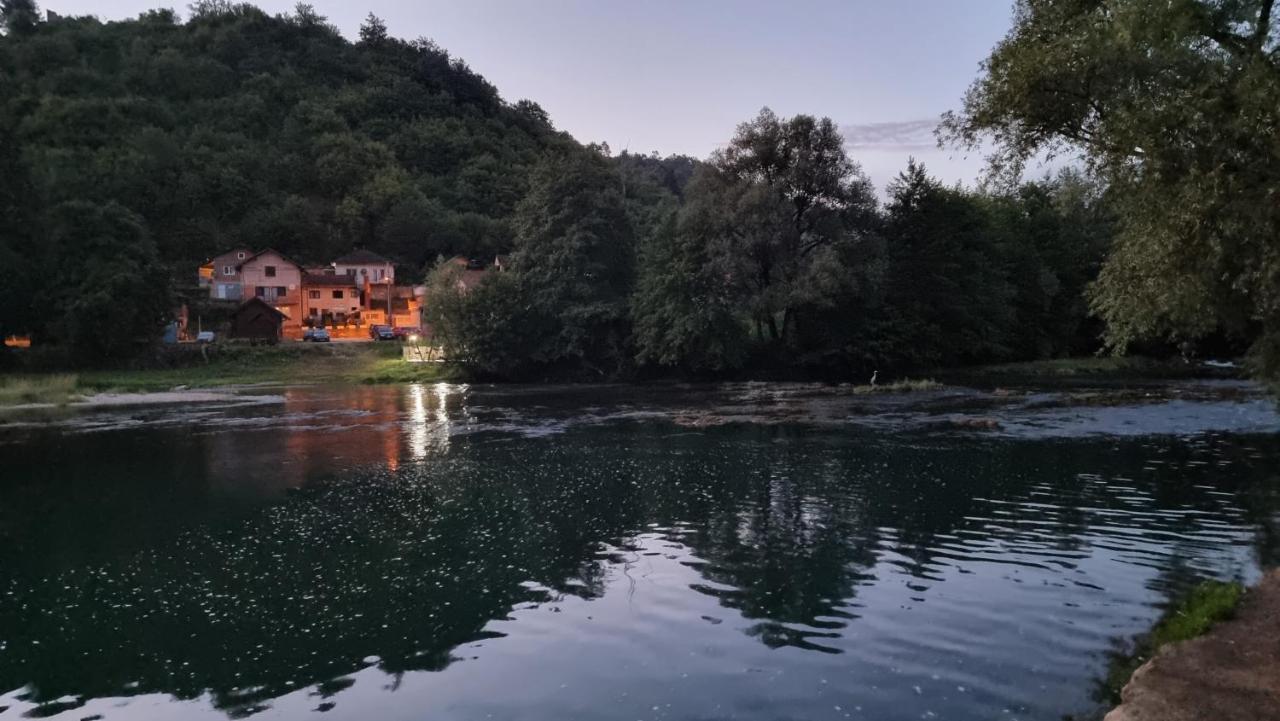 Holiday Home Sajra Kulen Vakuf Kültér fotó